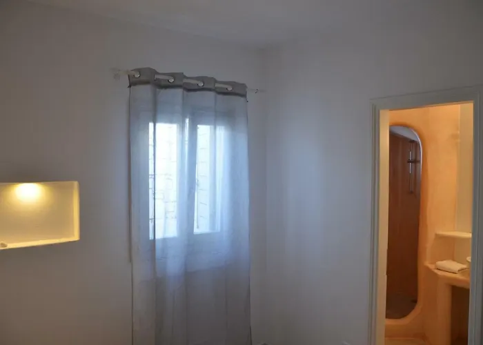 Limani Paros * Chrisi Akti (Paros)